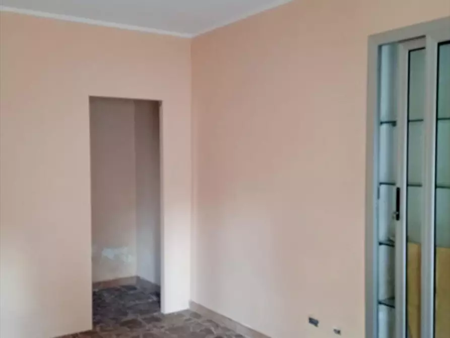 Immagine 4 di Locale commerciale in affitto  a Taurianova