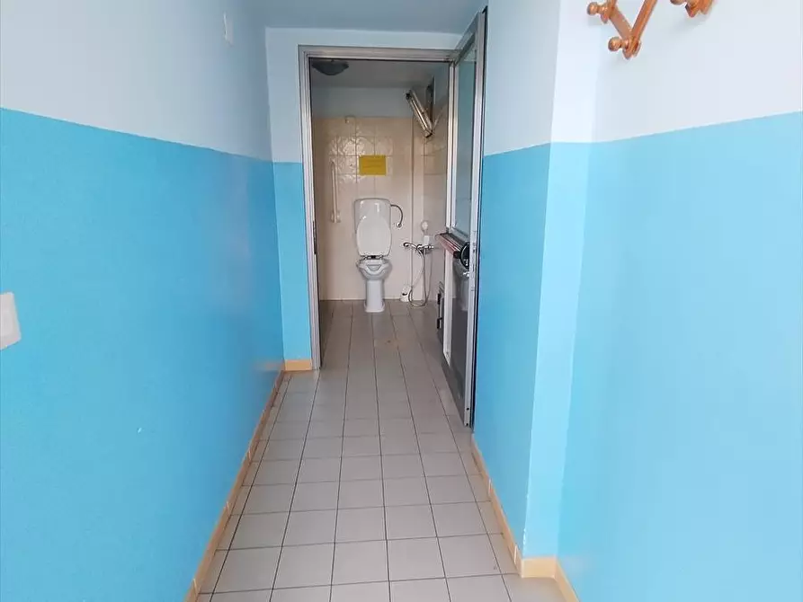 Immagine 9 di Locale commerciale in affitto  a Taurianova