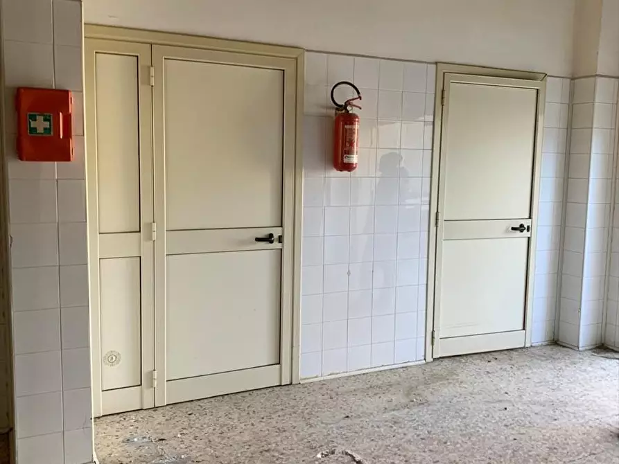 Immagine 5 di Locale commerciale in vendita  in Via Rosario Nicoletti a Lercara Friddi