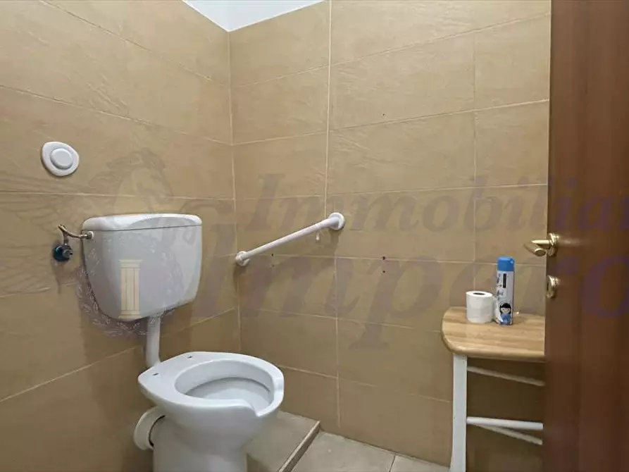 Immagine 8 di Attività commerciale in vendita  in Viale Danimarca a Pomezia