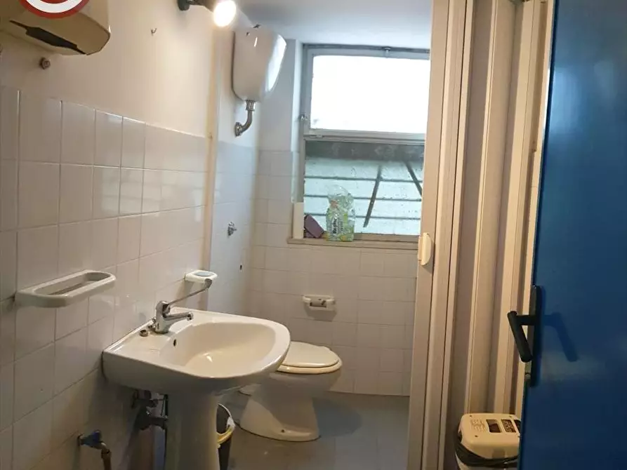 Immagine 5 di Locale commerciale in vendita  a Taurianova