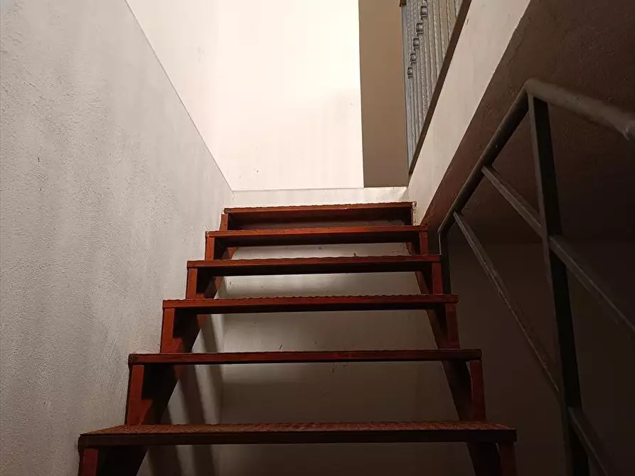 Immagine 9 di Locale commerciale in vendita  a Taurianova