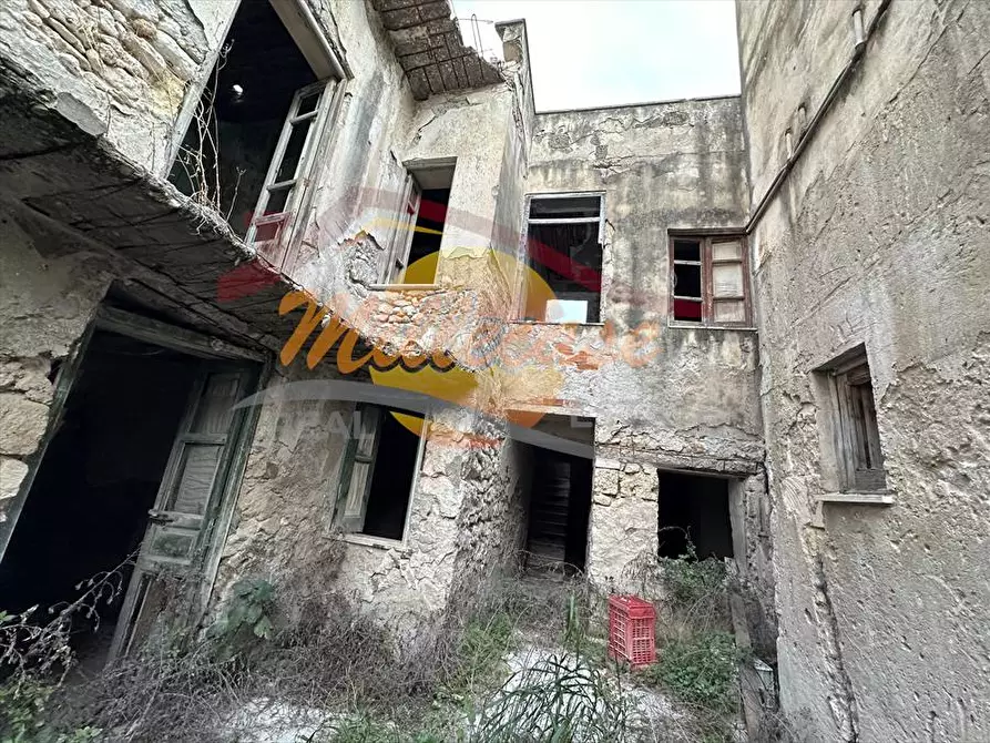Immagine 3 di Palazzo in vendita  in via venezia a Siracusa