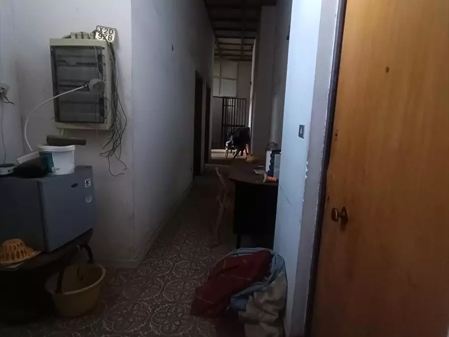 Immagine 12 di Locale commerciale in vendita  a Taurianova