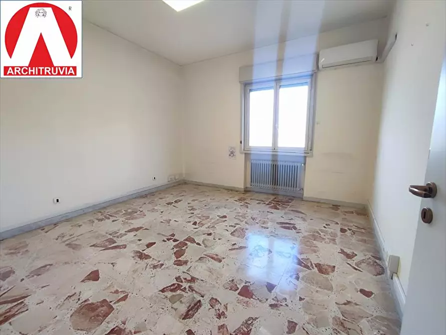 Immagine 13 di Ufficio in affitto  in via leone XIII 36 a Caltanissetta