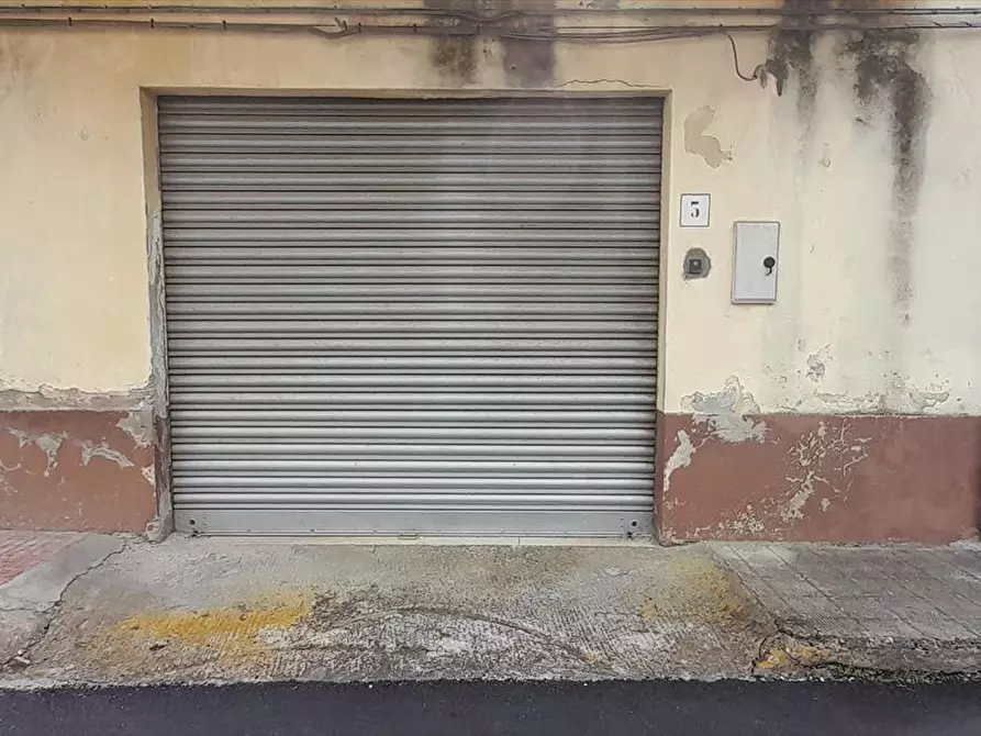 Immagine 2 di Garage in vendita  a Taurianova
