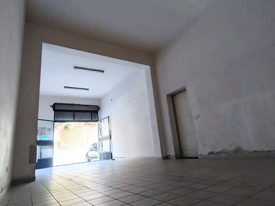 Immagine 5 di Locale commerciale in vendita  a Taurianova