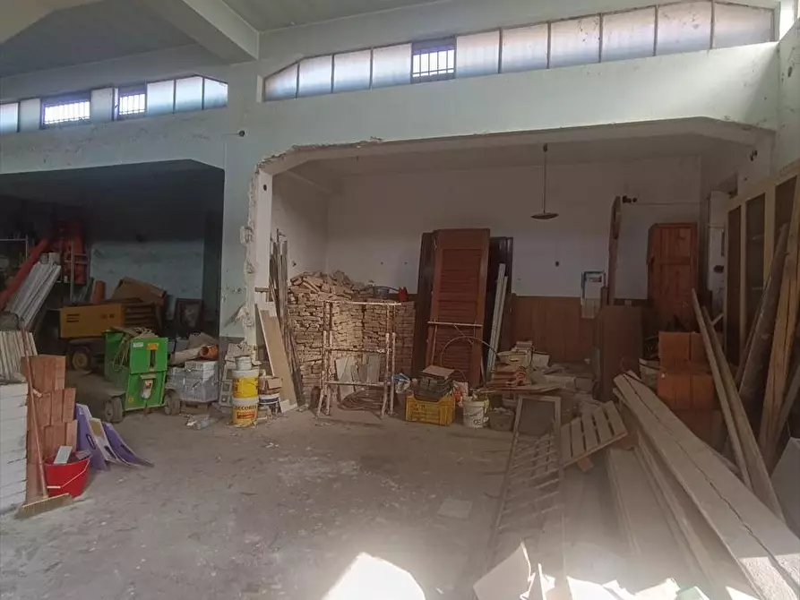 Immagine 2 di Deposito in vendita  a Taurianova