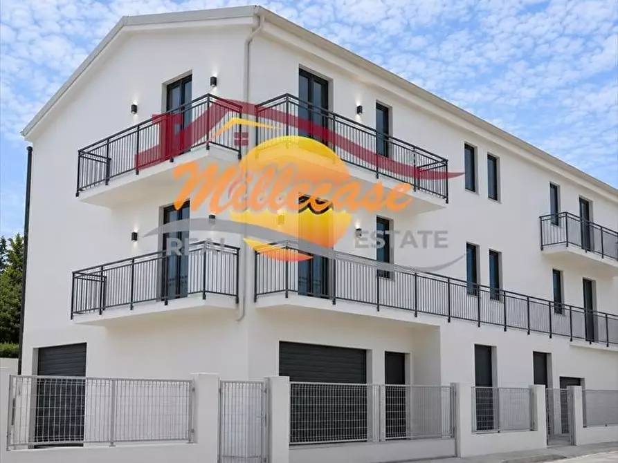 Immagine 10 di Appartamento in vendita  in via benedetto croce a Siracusa