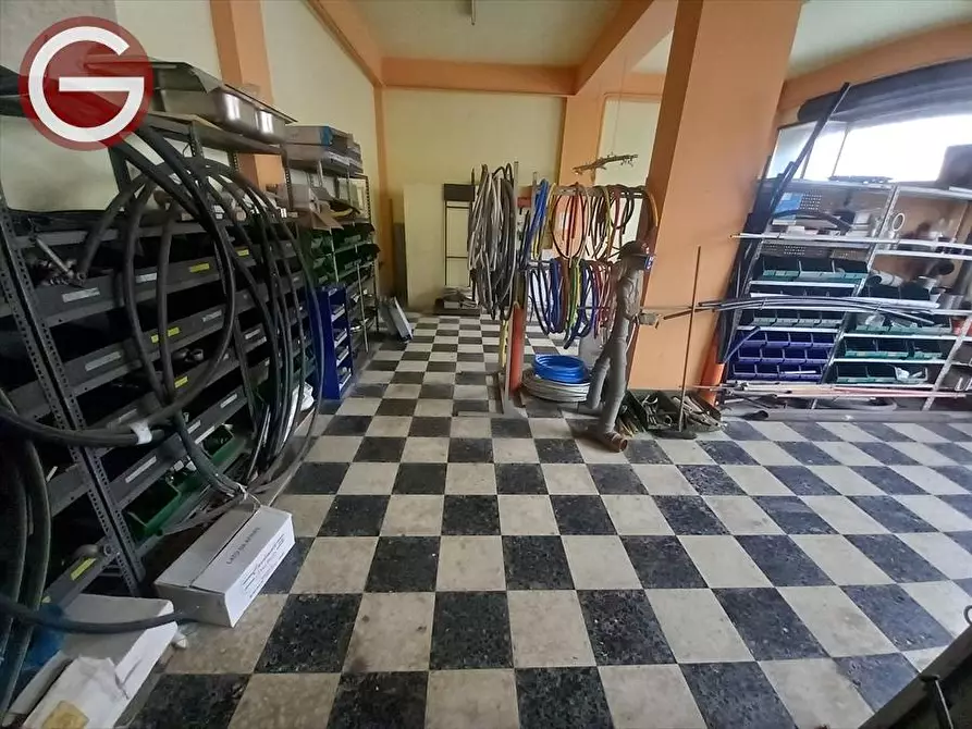 Immagine 10 di Locale commerciale in vendita  a Polistena