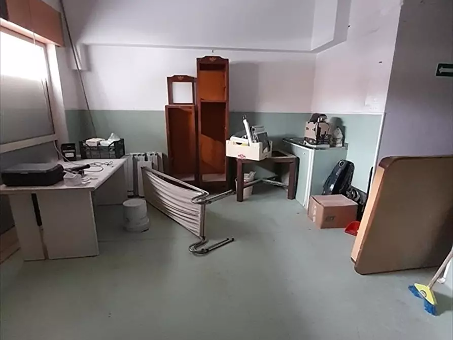 Immagine 10 di Attività commerciale in affitto  a Taurianova