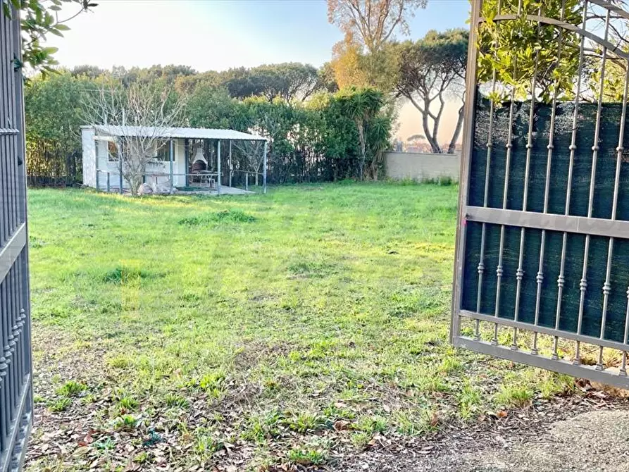 Immagine 2 di Terreno agricolo in vendita  in Via Sant'Andrea Apostolo a Pomezia