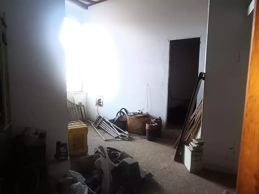 Immagine 14 di Locale commerciale in vendita  a Taurianova