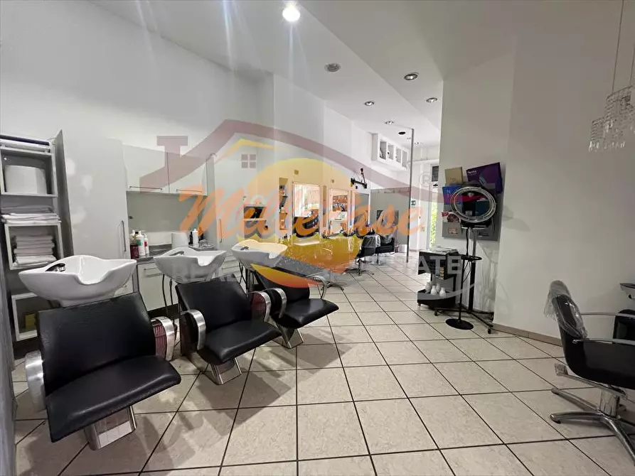 Immagine 26 di Locale commerciale in vendita  in viale tica a Siracusa