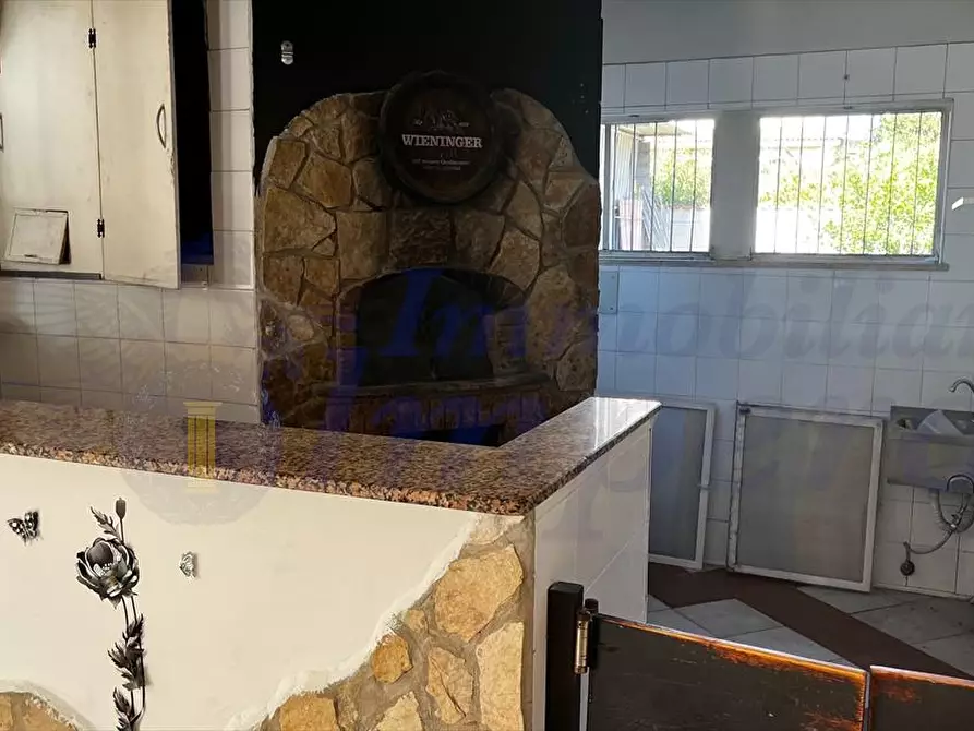 Immagine 19 di Locale commerciale in affitto  in Viale Danimarca 169 a Pomezia