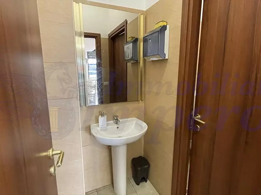 Immagine 7 di Attività commerciale in vendita  in Viale Danimarca a Pomezia