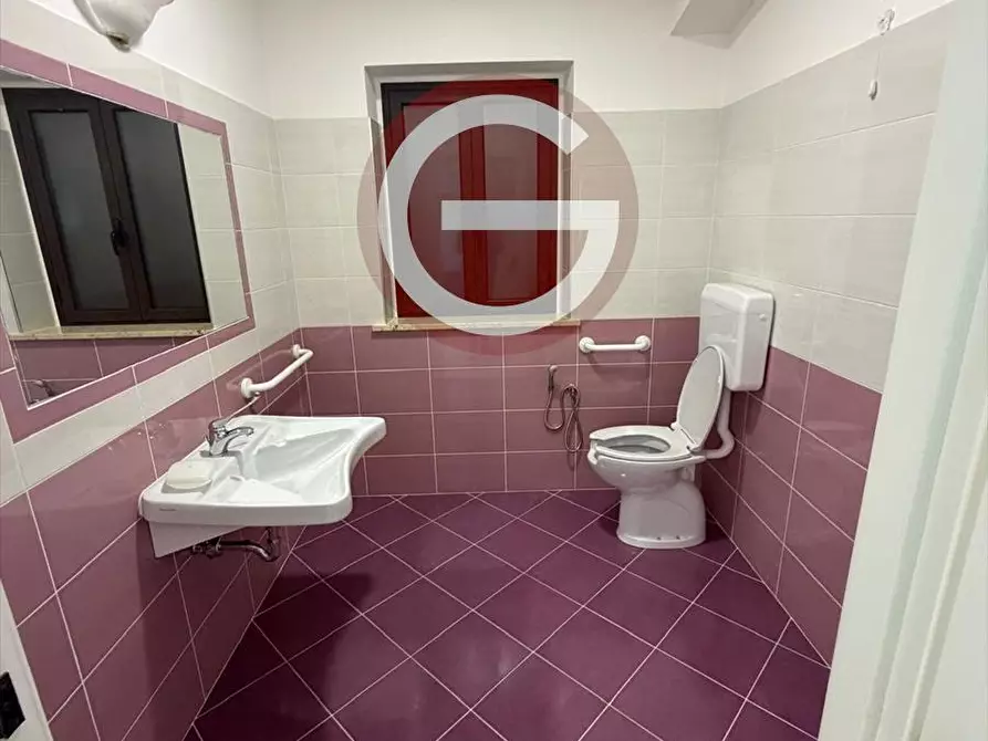 Immagine 4 di Locale commerciale in affitto  a Palmi