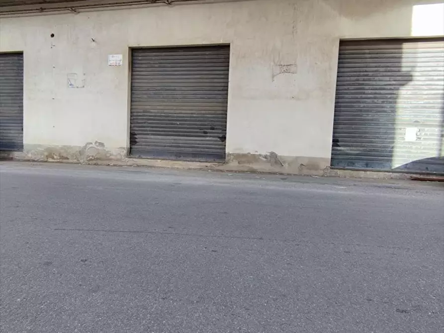 Immagine 9 di Locale commerciale in affitto  a Taurianova