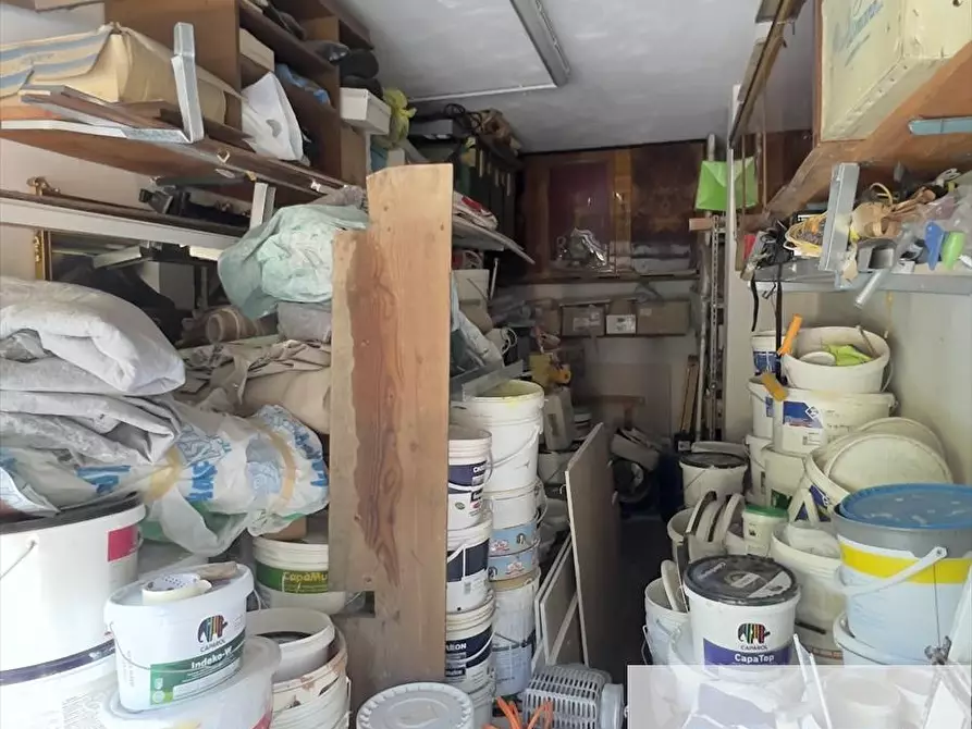 Immagine 2 di Garage in vendita  a Macerata