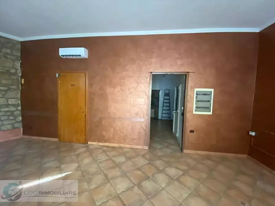 Immagine 3 di Locale commerciale in vendita  in via Padre La Pilusa 28 a San Giovanni Gemini