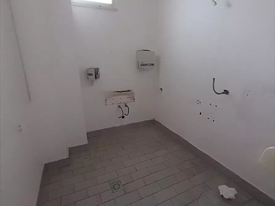 Immagine 9 di Attività commerciale in affitto  a Taurianova