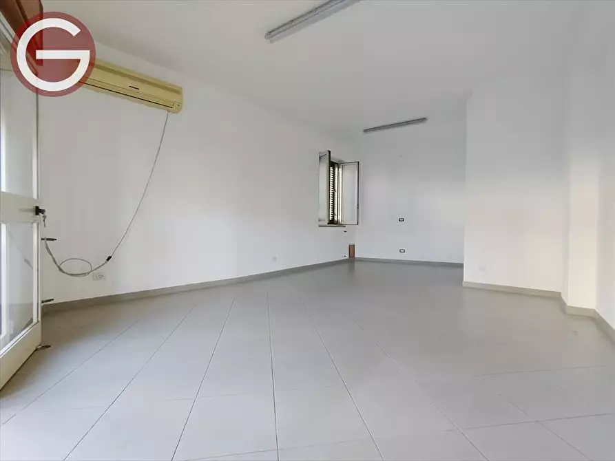 Immagine 9 di Locale commerciale in affitto  a Taurianova