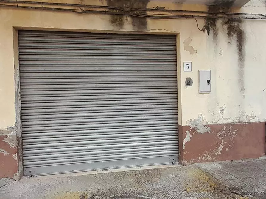 Immagine 1 di Garage in vendita  a Taurianova