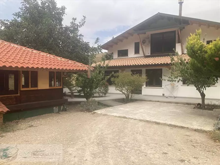 Immagine 1 di Villa in vendita  in contrada Margimuto a Santo Stefano Quisquina