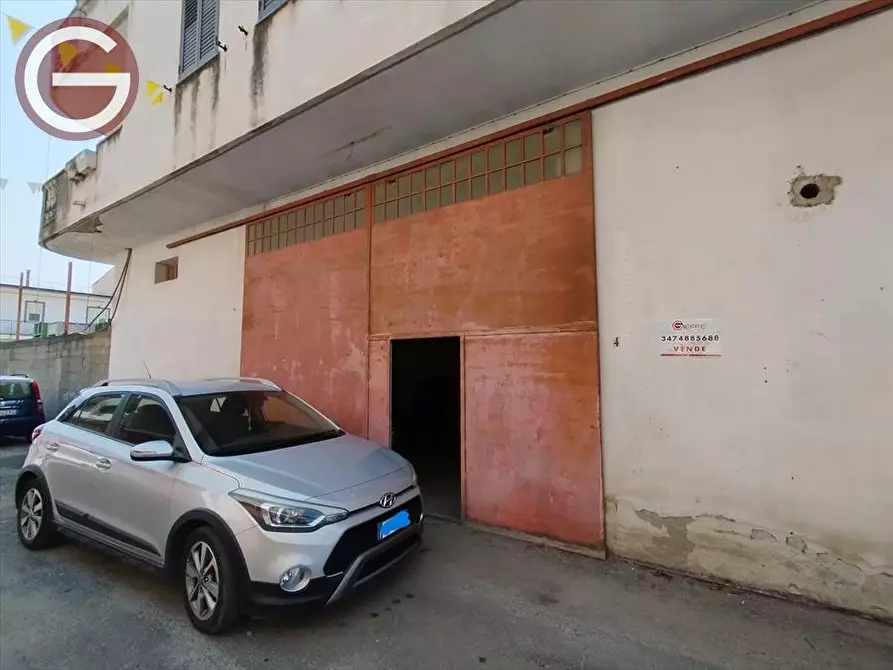 Immagine 1 di Garage in vendita  in Viale San Martino a Taurianova