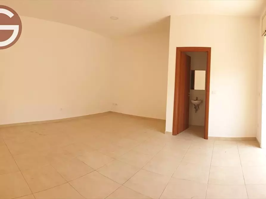 Immagine 4 di Locale commerciale in vendita  a Taurianova