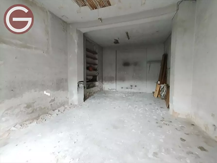 Immagine 9 di Locale commerciale in vendita  a Taurianova