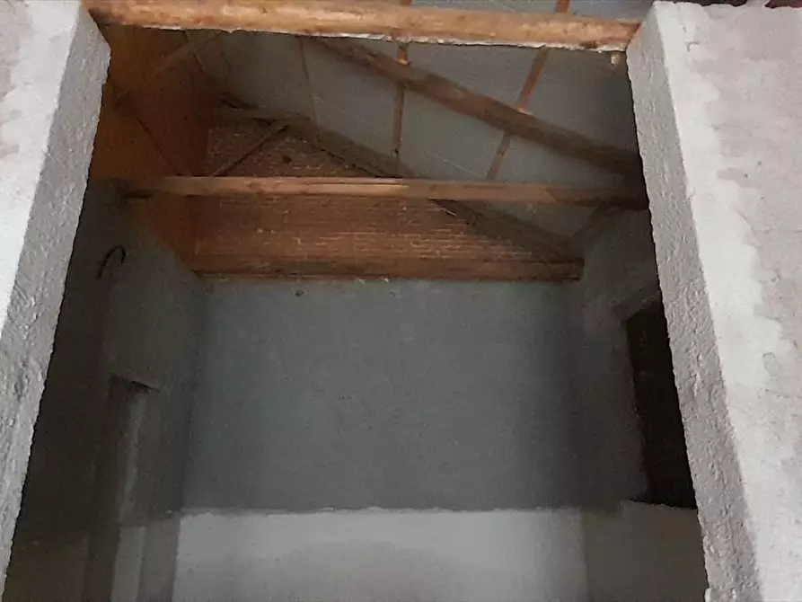 Immagine 12 di Deposito in vendita  a Taurianova