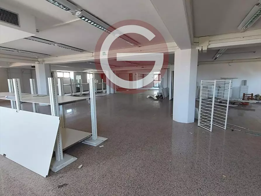 Immagine 9 di Locale commerciale in vendita  a Cittanova