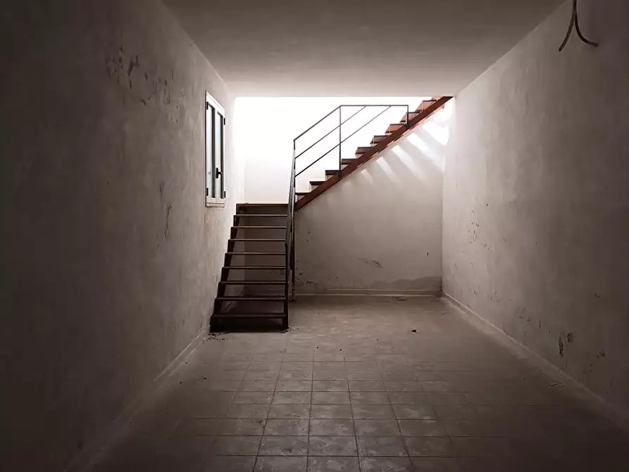 Immagine 10 di Locale commerciale in vendita  a Taurianova