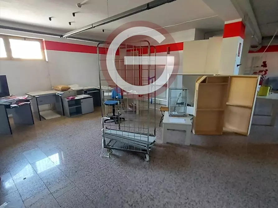 Immagine 19 di Locale commerciale in vendita  a Cittanova
