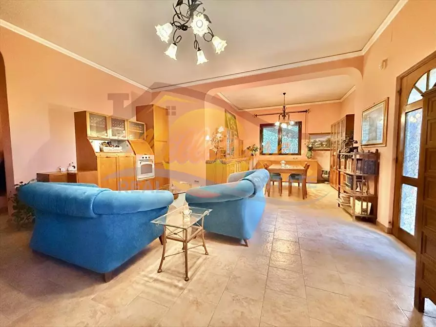 Immagine 3 di Villa in vendita  in viale Garrone a Siracusa