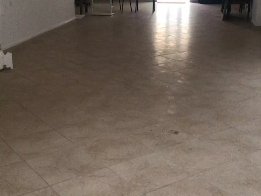 Immagine 3 di Locale commerciale in affitto  in via cesaro a Trapani