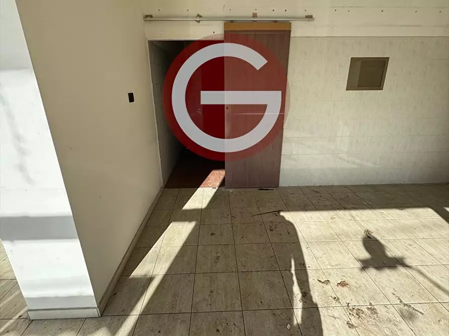 Immagine 13 di Locale commerciale in vendita  a Taurianova