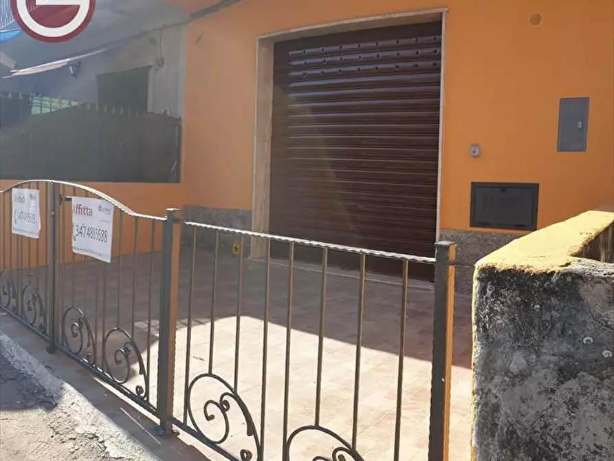 Immagine 2 di Locale commerciale in vendita  a Taurianova