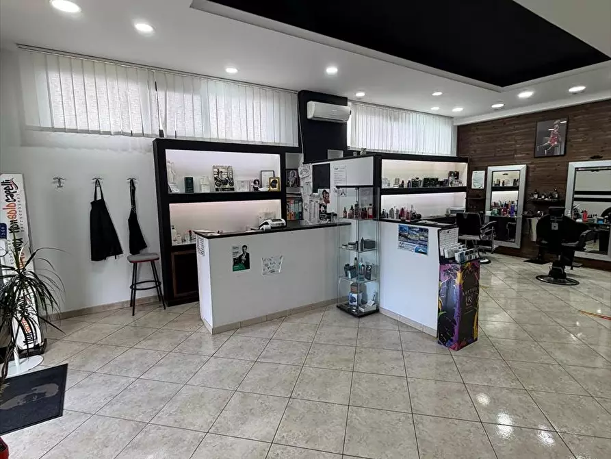 Immagine 11 di Locale commerciale in affitto  a Taurianova