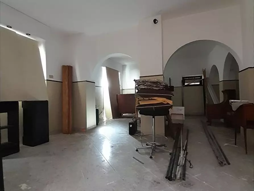 Immagine 3 di Locale commerciale in vendita  a Taurianova