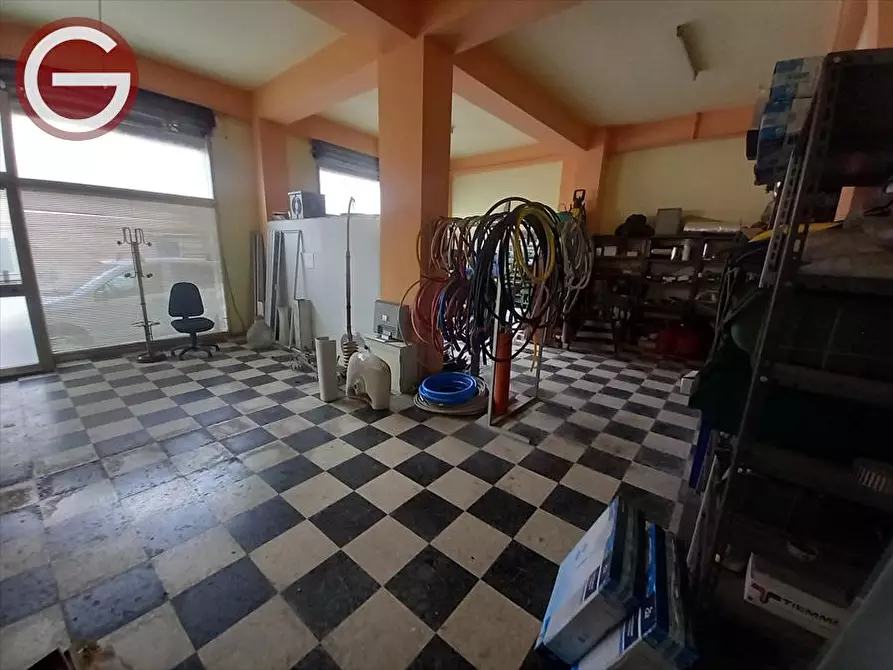 Immagine 8 di Locale commerciale in vendita  a Polistena