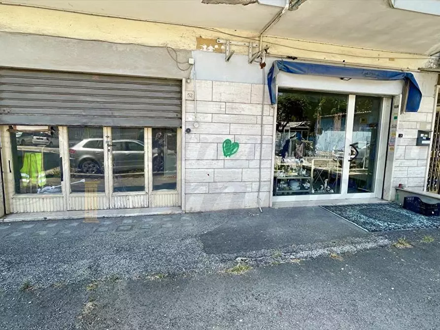 Immagine 3 di Locale commerciale in vendita  in Viale Danimarca 50 a Pomezia