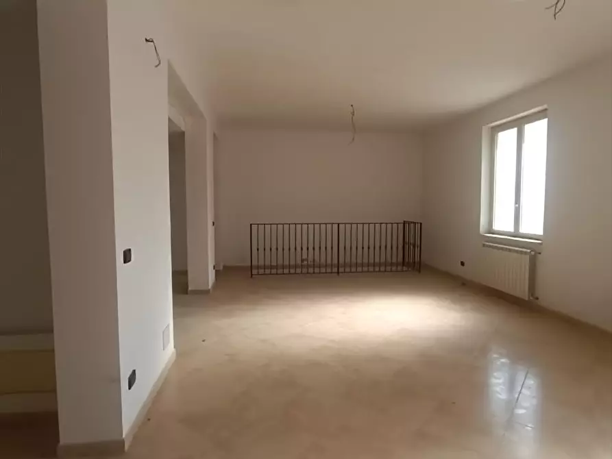 Immagine 7 di Locale commerciale in vendita  a Taurianova