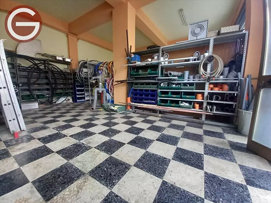 Immagine 2 di Locale commerciale in vendita  a Polistena