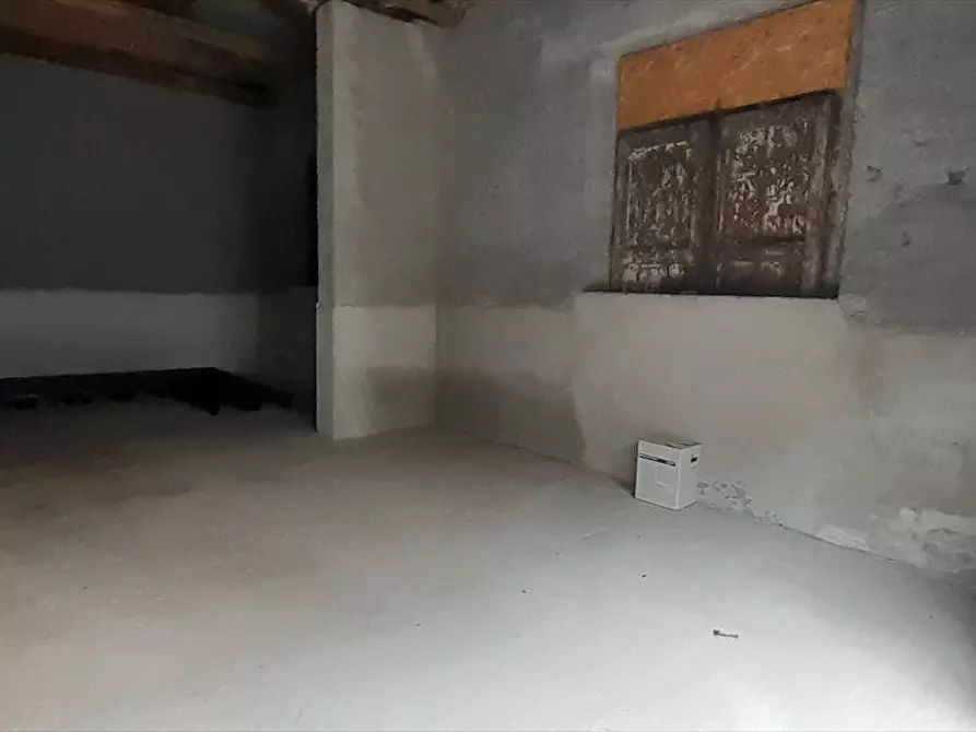 Immagine 10 di Deposito in vendita  a Taurianova