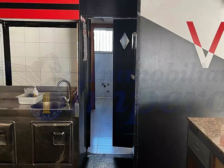 Immagine 10 di Locale commerciale in affitto  in Viale Danimarca 169 a Pomezia