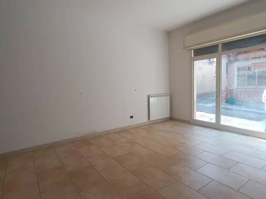 Immagine 1 di Locale commerciale in affitto  a Taurianova