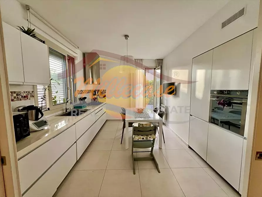 Immagine 18 di Villa in vendita  in VIA LUIGI MONTI a Siracusa