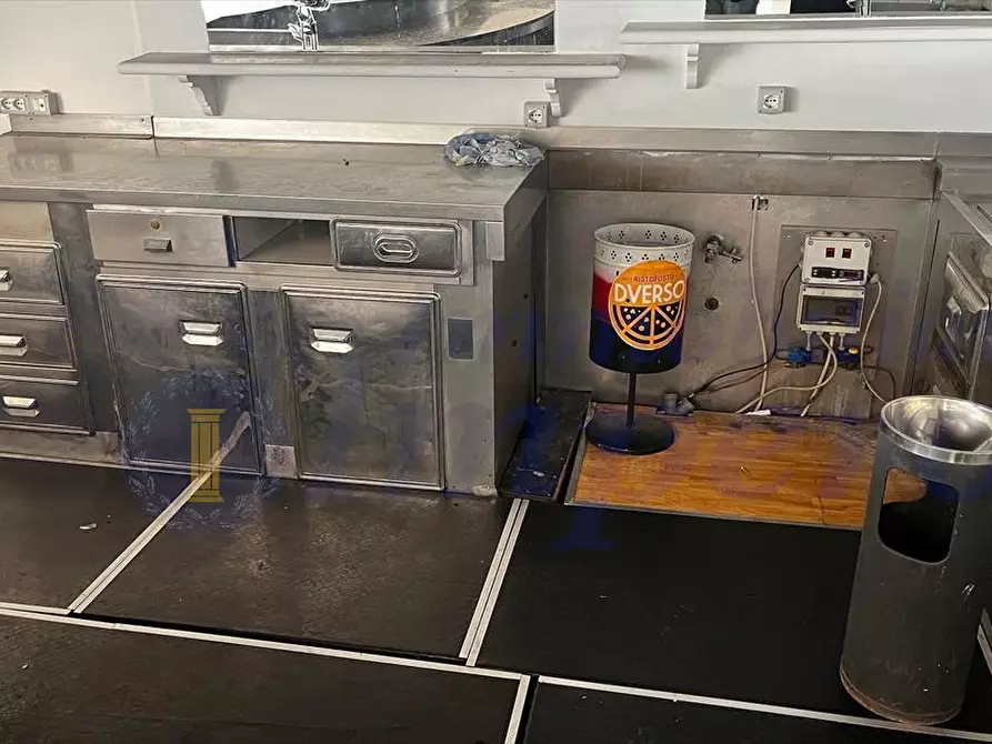 Immagine 11 di Locale commerciale in affitto  in Viale Danimarca 169 a Pomezia